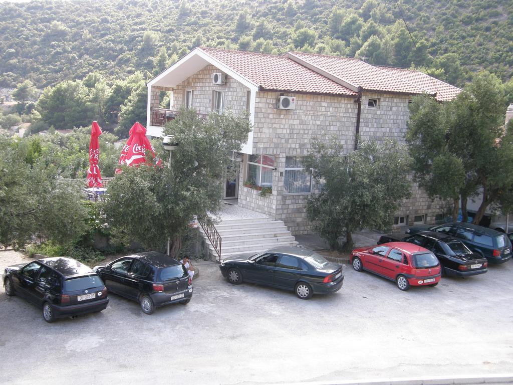 Guest House & Restaurant Adriatic 클레크 외부 사진