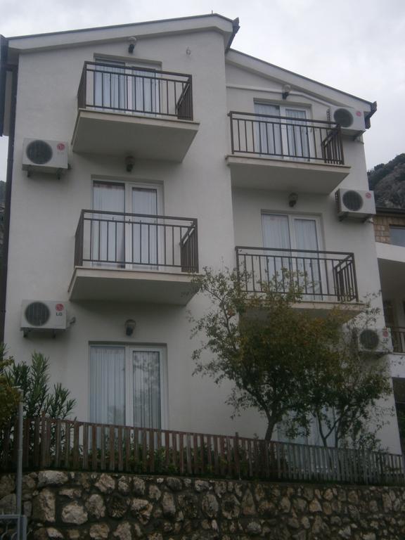 Guest House & Restaurant Adriatic 클레크 외부 사진